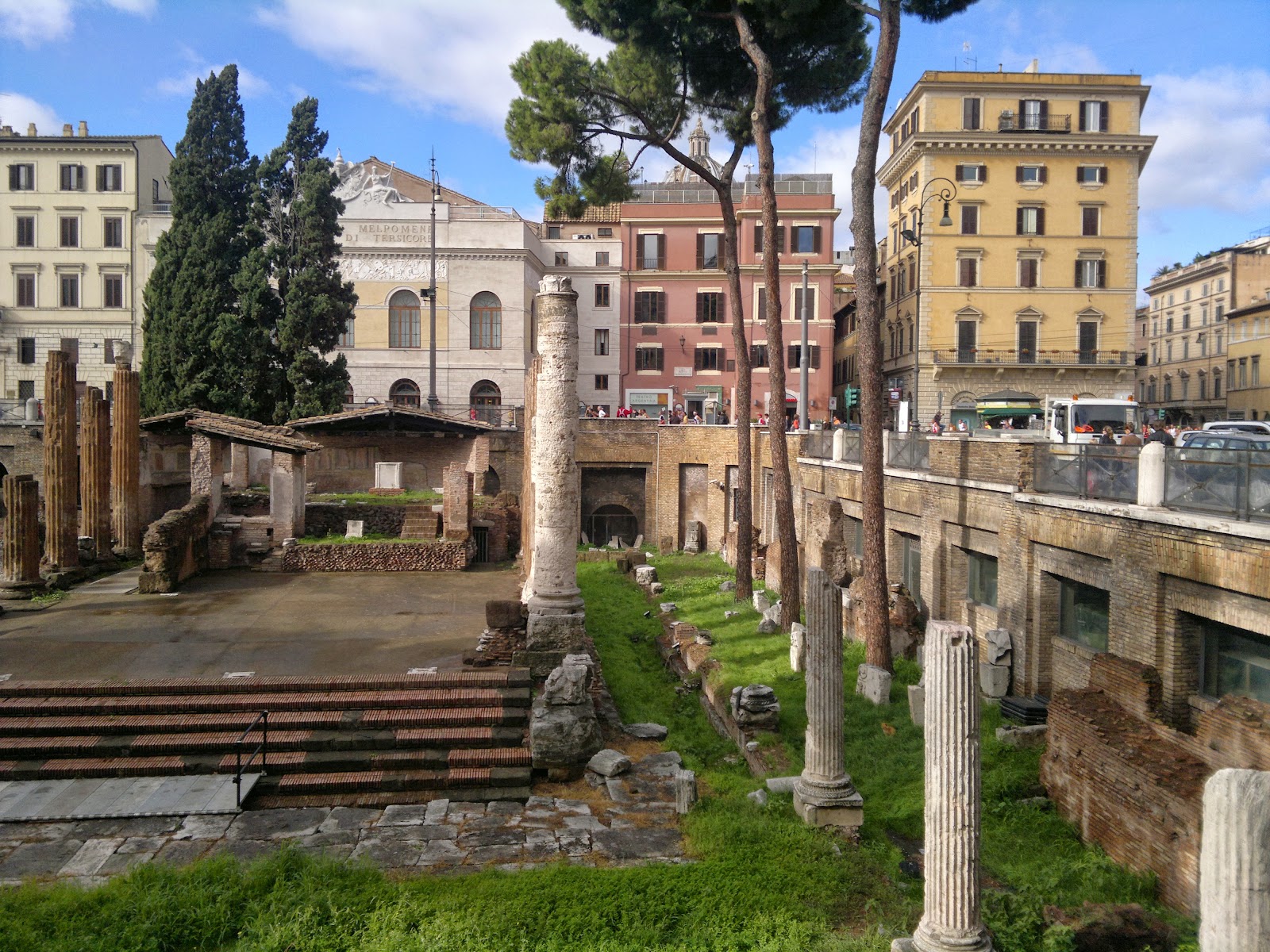 Largo di Torre Argentina